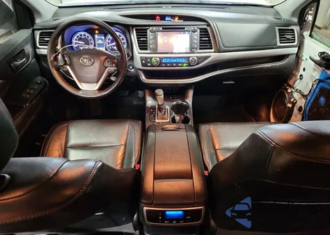 2017 Toyota Highlander Se z USA, uszkodzony, nr VIN 5TDJZRFHXHS457144